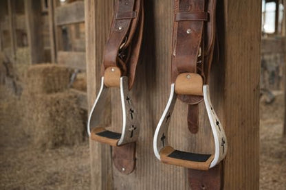 CHALLENGER Western Show Horse Saddle Stirrups Aluminum Leather Tread Cross Engraved 5145v - color: Aluminium Stirrup with genuine Leather Tread