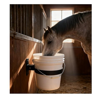 Horse feed bucket holder, wall-mounted, suitable for 5-gallon buckets, for use in horse farms and garages (Black 1 PCS)