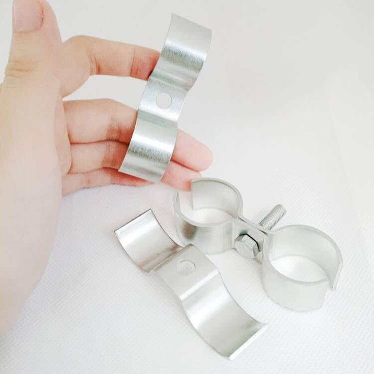 6 Set Double Pipe Clamp, Dog Kennel Clamps, Metal Fence Clips Parts, Stainless Steel Heavy Duty Chain Link Fence Panel Clamp for 28mm Round Pipe Panel Frame, Saddle Clamps with Bolts and Nuts - size: 28mm
