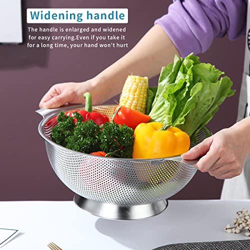 Kyraton Stainless Steel Colander 5 Quart, Professional Strainer with Heavy Duty Handles and Self Draining Solid Ring Base for Pasta, Spaghetti, Berry, Veggies, Fruits, Noodles, Salads Dishwasher Safe