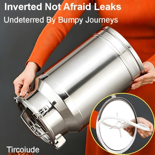 304 Stainless Steel Milk Can with Airtight Lid, 7.4Gal Heavy Duty Milk Transport Cans with Funnel Ladle, Sealed Container for Milk, Oil, Wine, Grain, Flour 28L - size: 28L