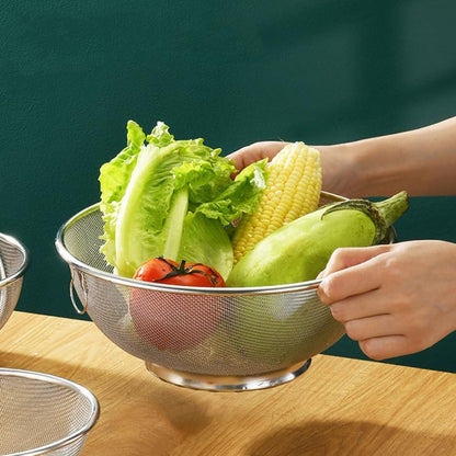 ULTECHNOVO Fine Mesh Strainer Colander Stainless Steel Kitchen Strainer for Soybean Milk Frying Oil Fruits and Vegetables 7.87 inch Mesh Basket - size: 20x20x8.3cm